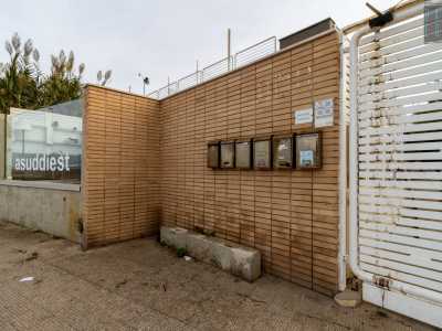 ...e dal Sail Village: complesso realizzato nel 2009 in un vecchio opificio con ristorante e uffici